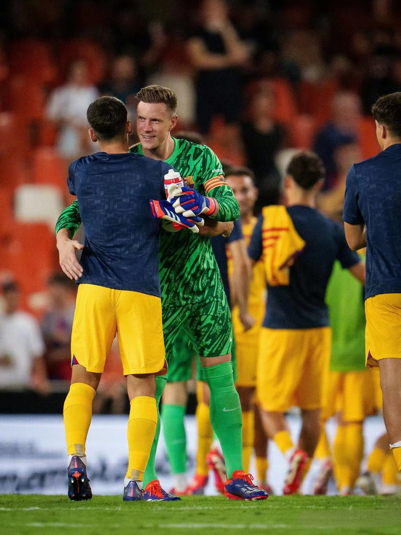 丹麦轻取利物浦，佩德里关键制胜