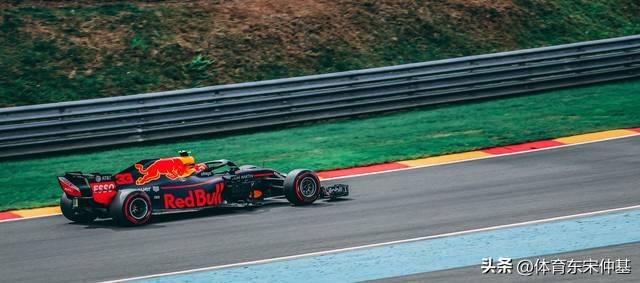 迈凯伦完胜红牛二队，维斯塔潘点燃赛场