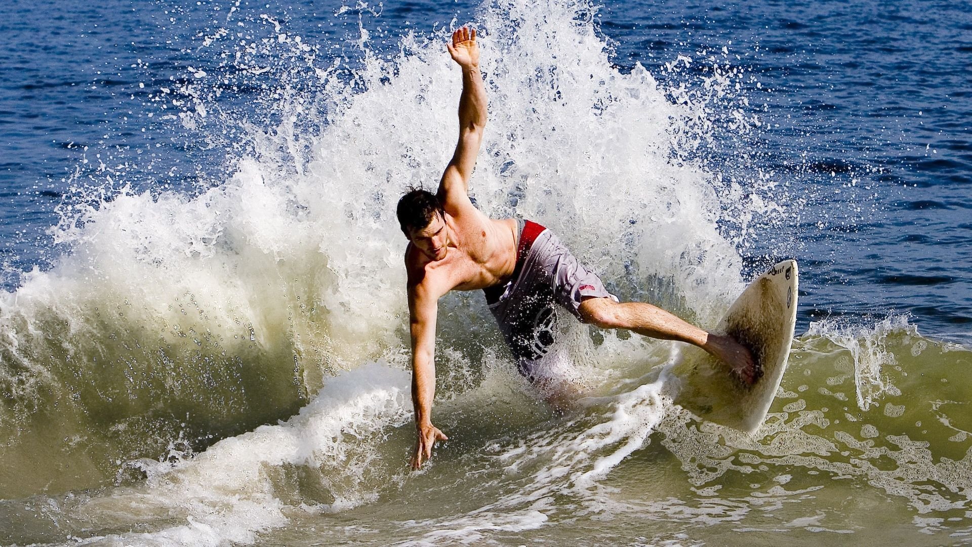 欧冠淘汰赛之夜，恩比德带队取胜，当篮球巨星照亮绿茵场的启示