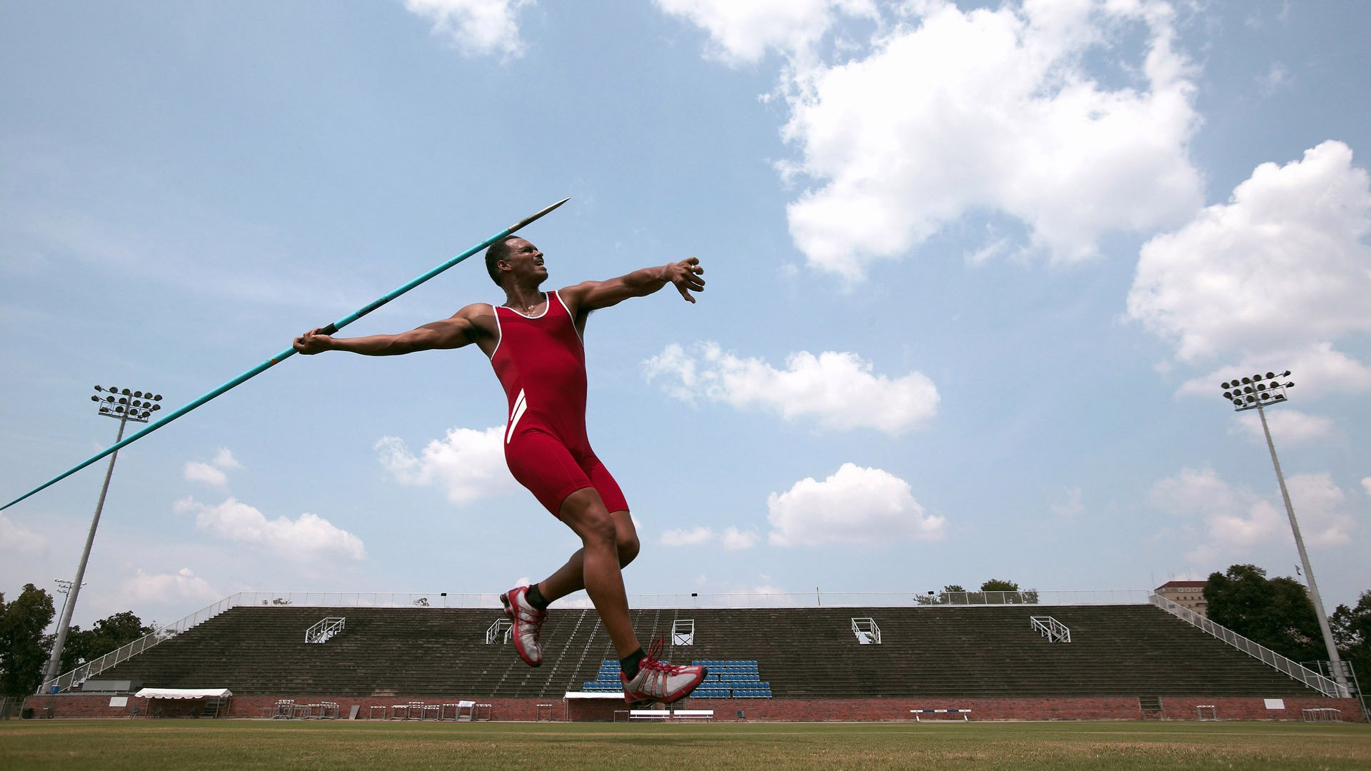格纳布里爆发，当德甲巅峰对决，照见厄瓜多尔足球的孤勇之路